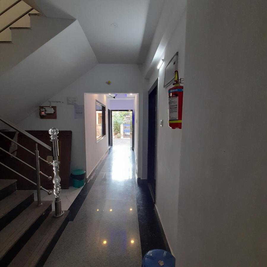 Garden Guest House Near Rene Tower Ruby General Hospital Kolkata Exterior photo