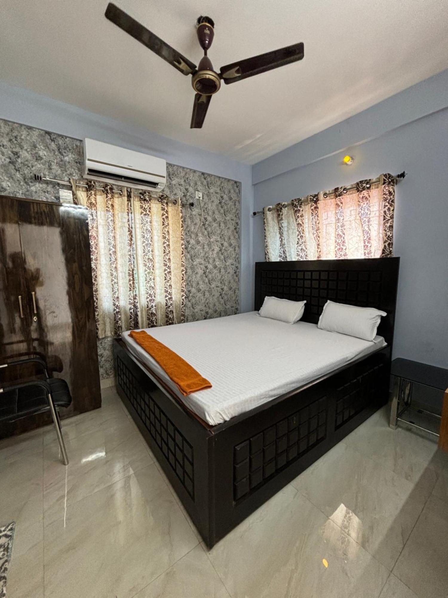 Garden Guest House Near Rene Tower Ruby General Hospital Kolkata Exterior photo