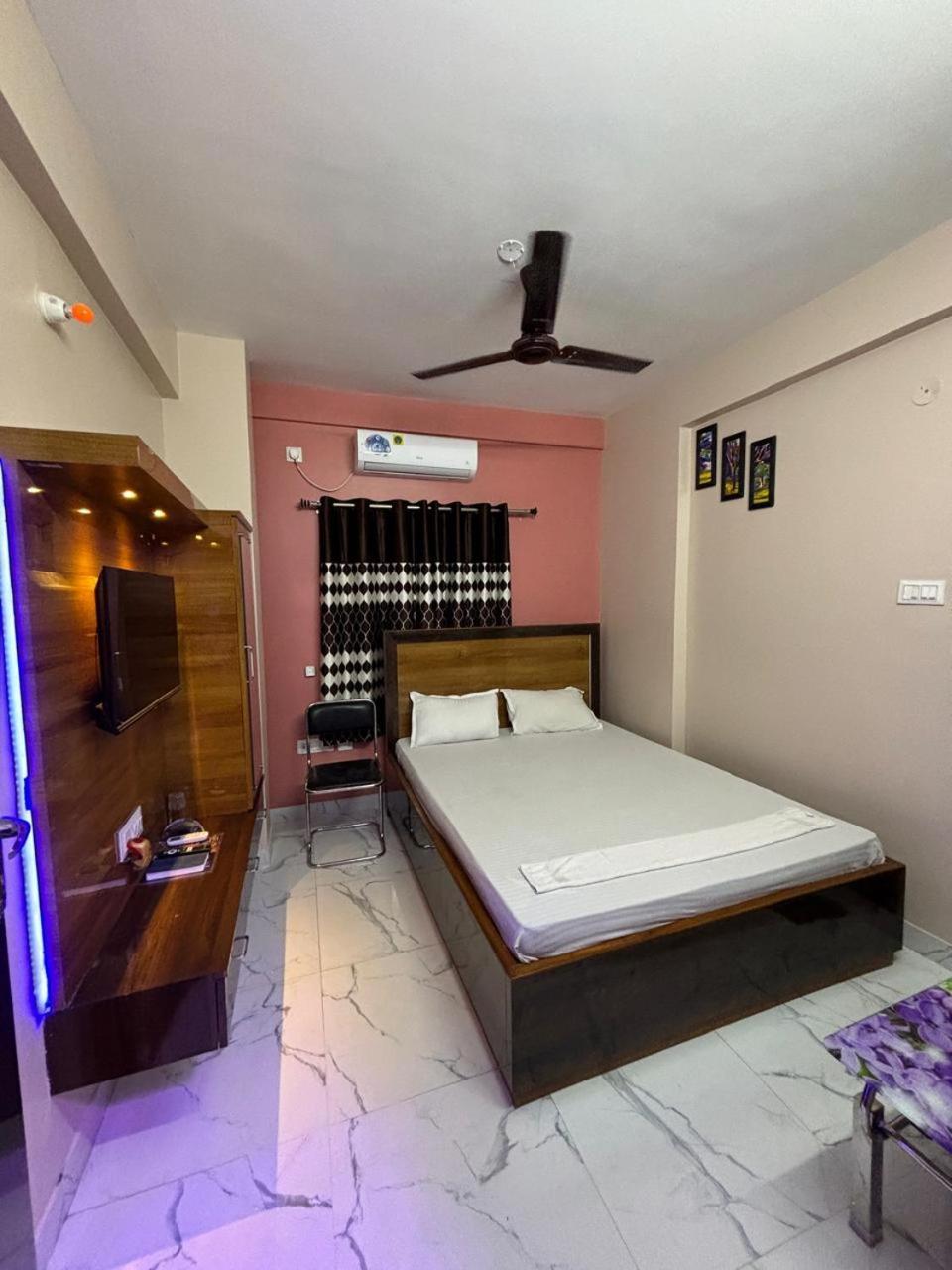 Garden Guest House Near Rene Tower Ruby General Hospital Kolkata Exterior photo